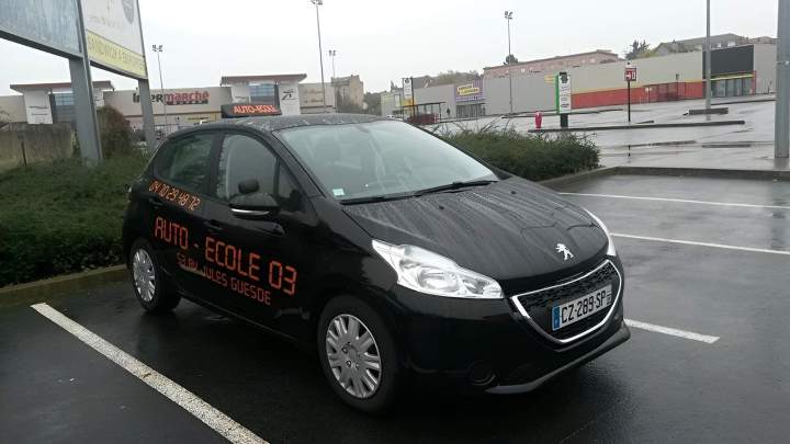 Simplifiez votre apprentissage avec le permis boîte automatique.